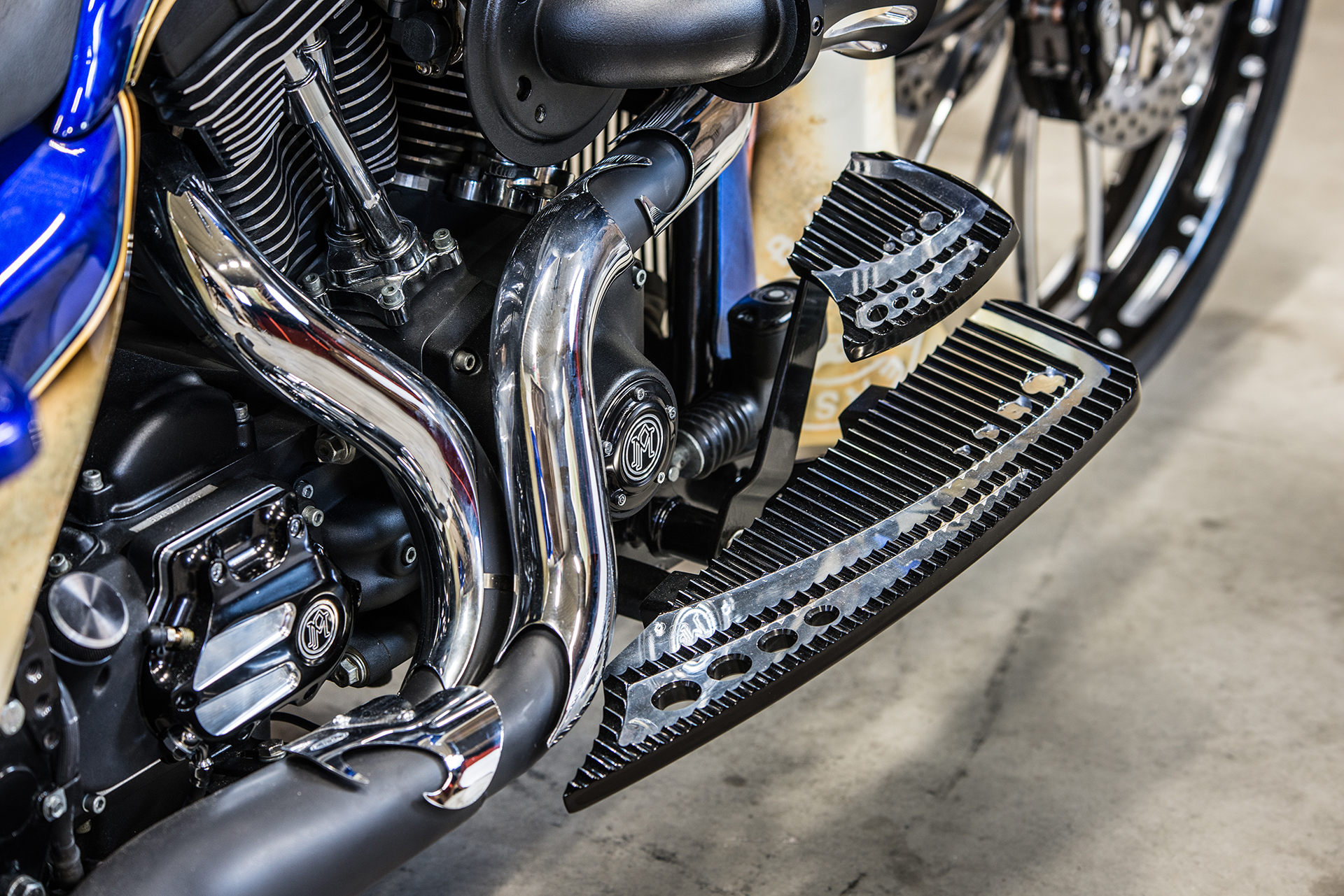 Custom Paint Harley-Davidson Road King van Double G Baggers