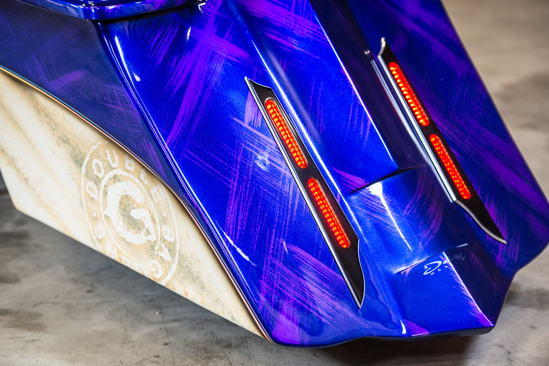 Custom Paint Harley-Davidson Road King van Double G Baggers