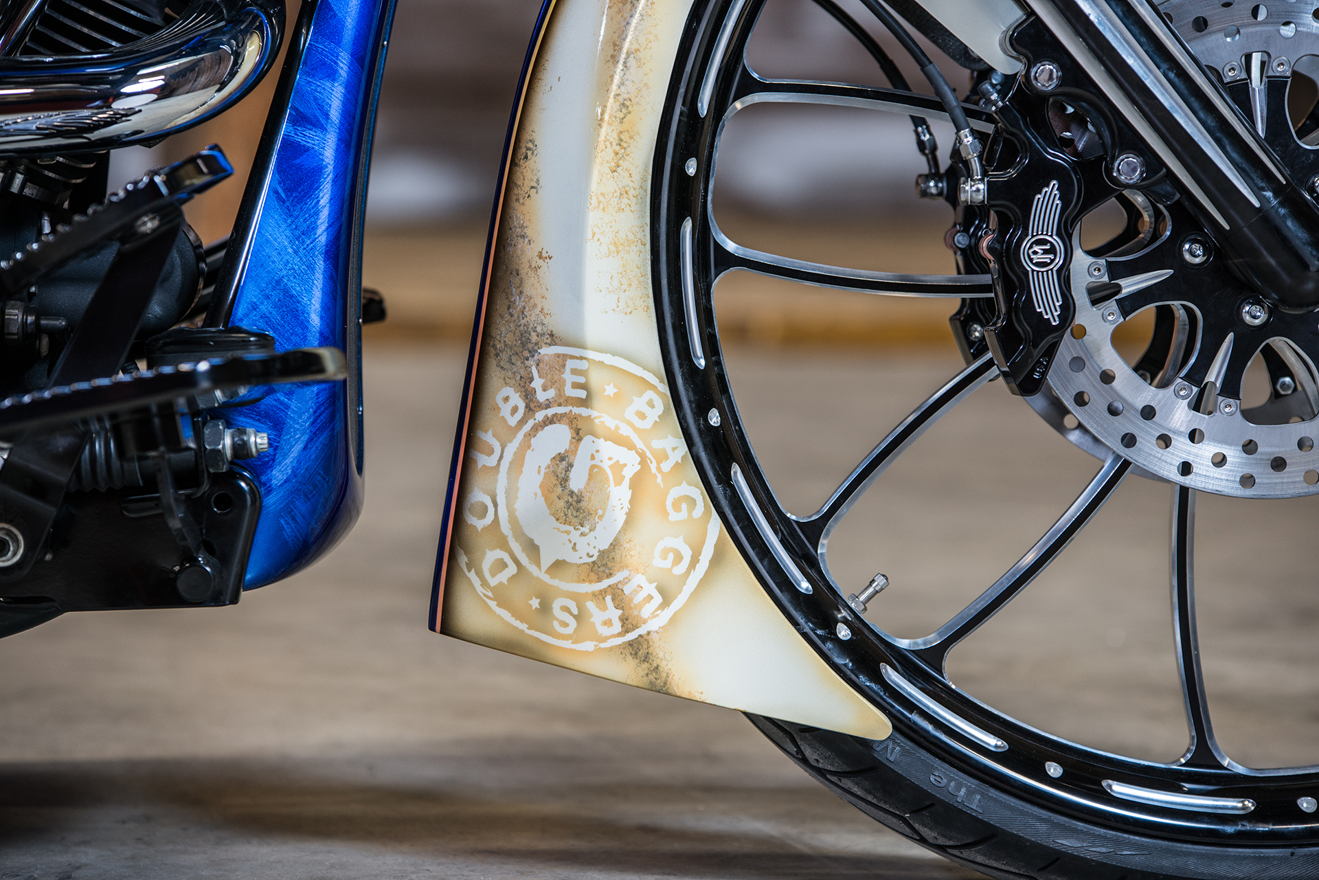 Custom Paint Harley-Davidson Road King van Double G Baggers