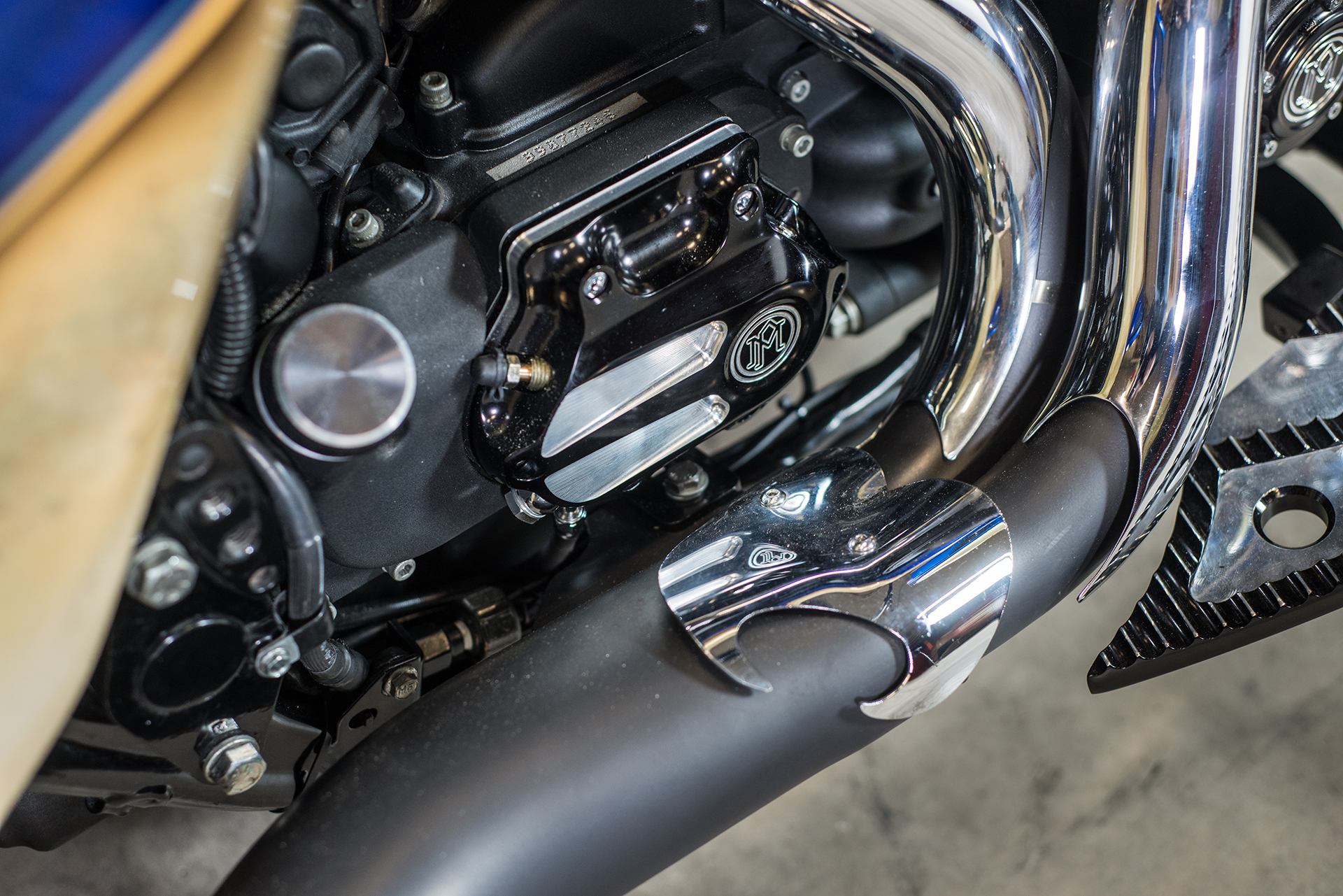 Custom Paint Harley-Davidson Road King van Double G Baggers